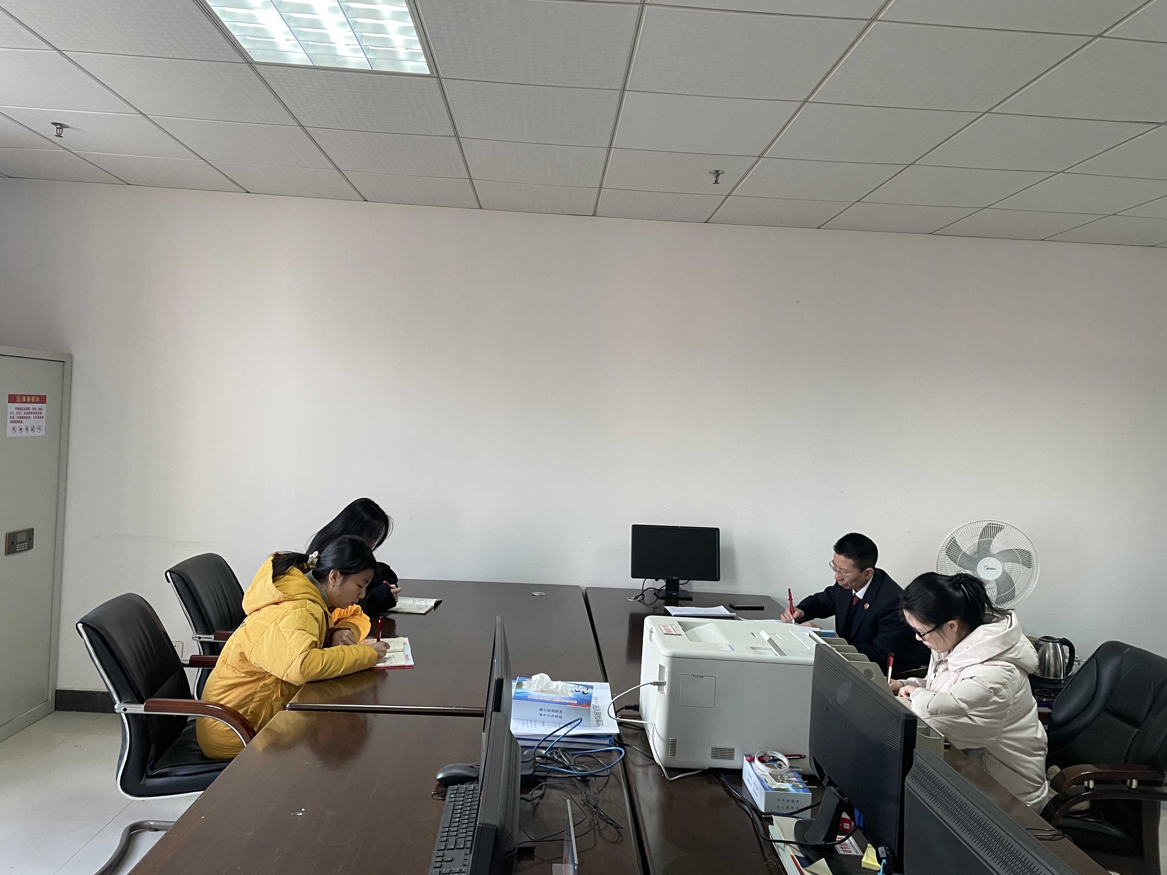 政治部开展部门交流研讨.jpg